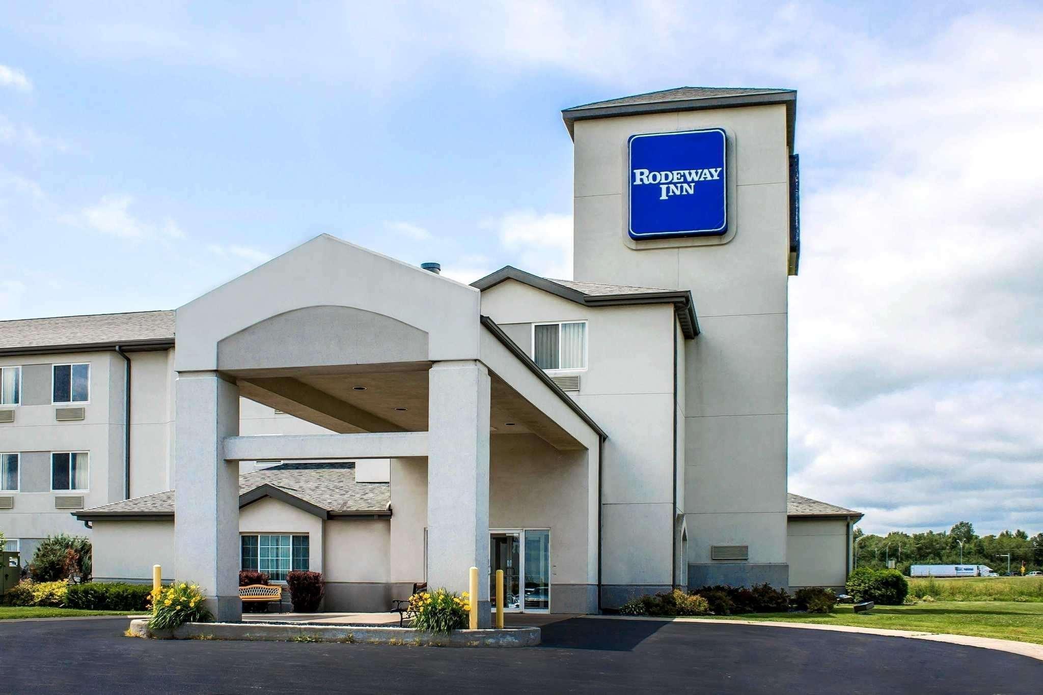 Rodeway Inn Abbotsford Exterior photo