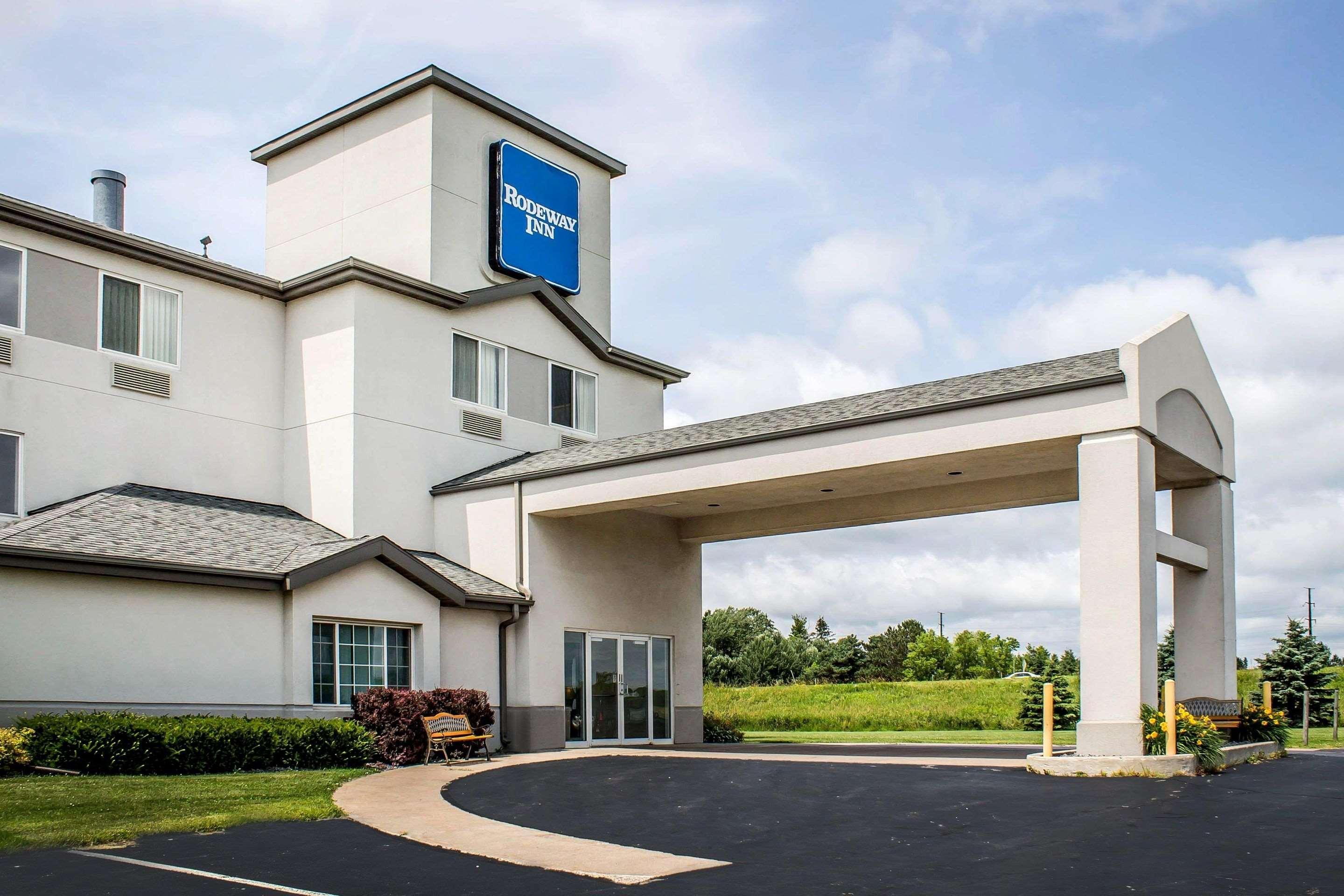 Rodeway Inn Abbotsford Exterior photo